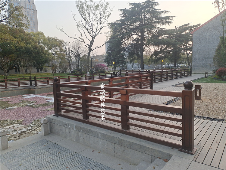 金属栏杆